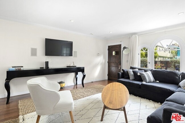 Building Photo - 639 Westbourne Dr