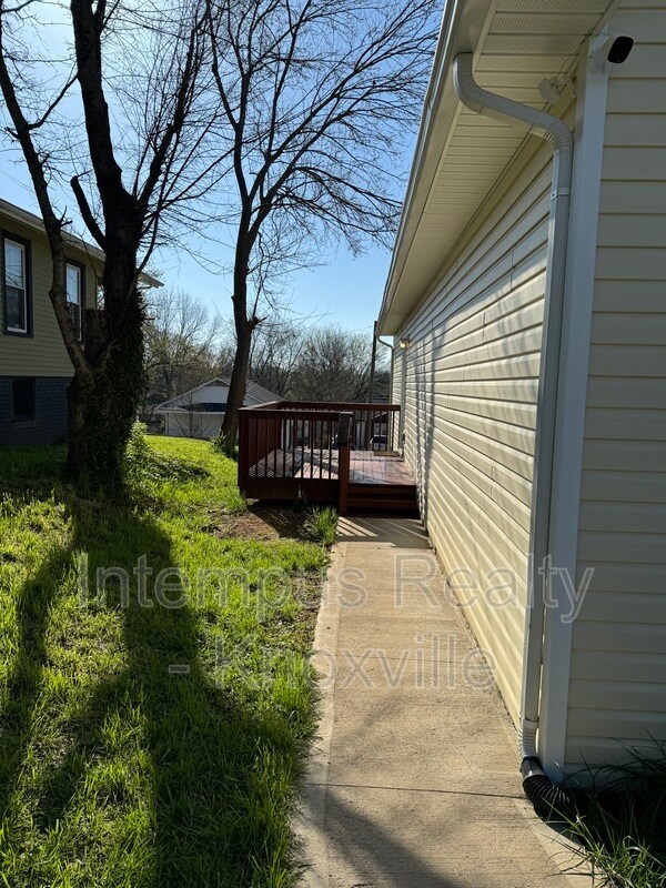 Building Photo - 2419 E Glenwood Ave