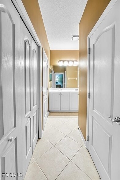 Building Photo - 3211 Cottonwood Bend