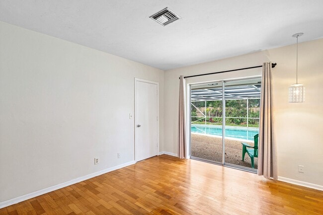 Building Photo - 931 NW 9th Ct