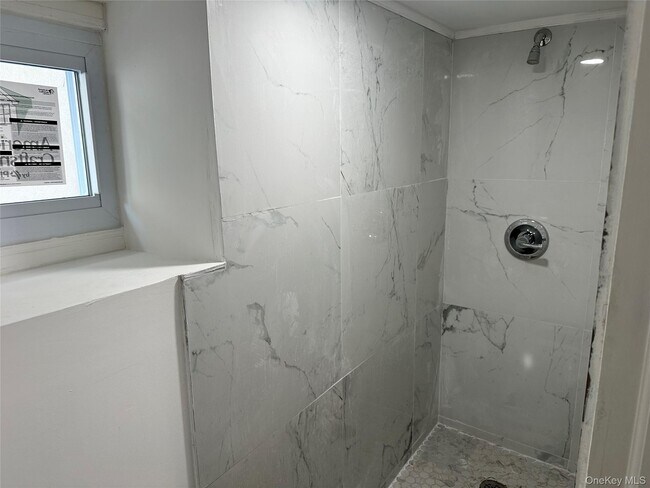 Building Photo - 245 Glenhill Ave