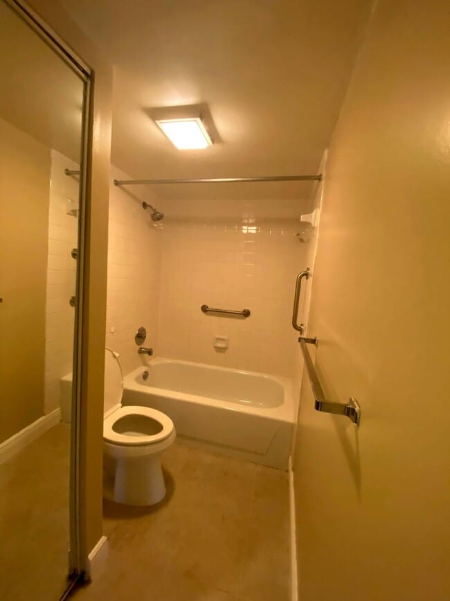 Building Photo - 123 1st Way