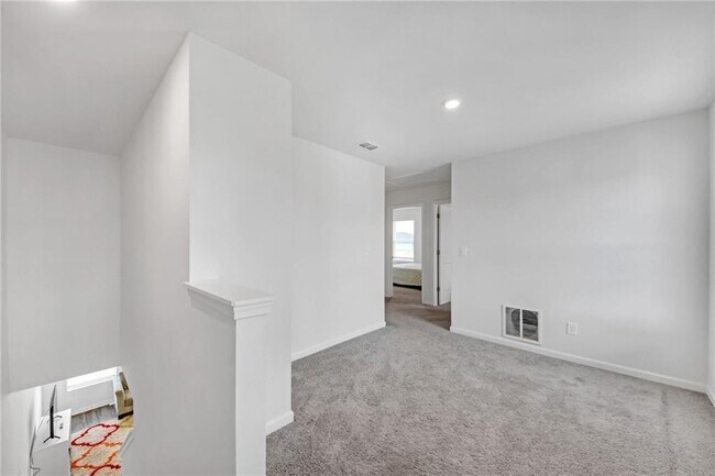 Building Photo - 564 Pemberton St