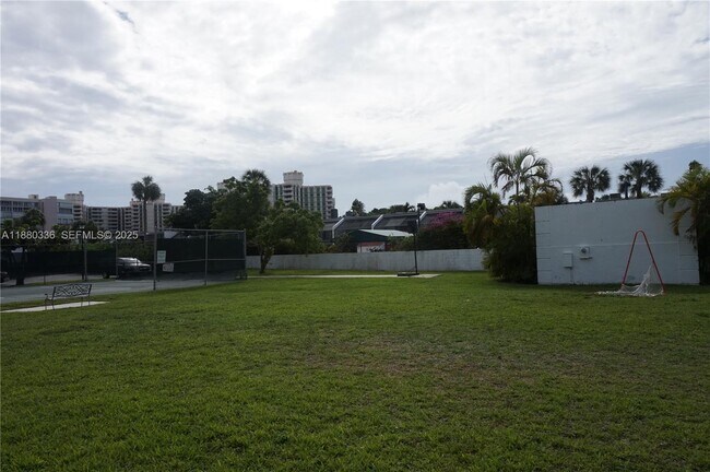 Building Photo - 210 Seaview Dr