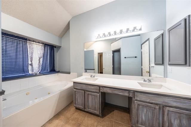 Building Photo - 10403 Joy Dr