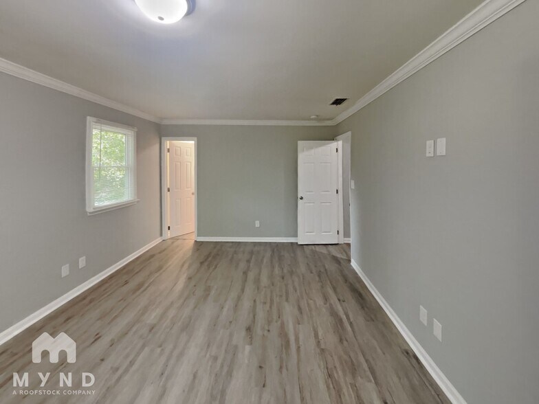 Building Photo - 4620 Hickory Grove Rd