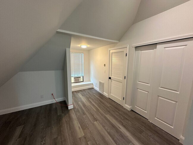 Building Photo - King Ave 225-229 NCR