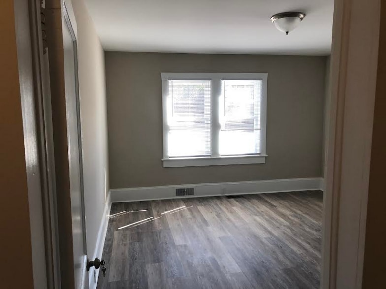 Building Photo - 5583 Core Point Rd