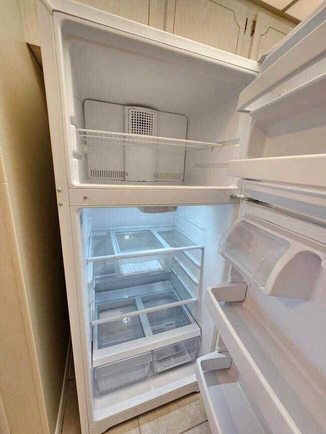 Building Photo - 114 Norwich E