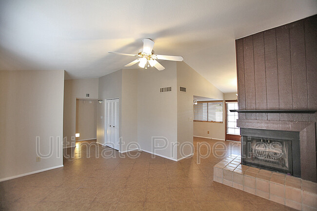 Primary Photo - 1512 W Jacinto Ave