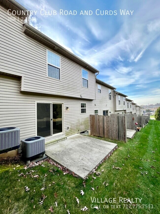 Building Photo - 705 Country Club Rd