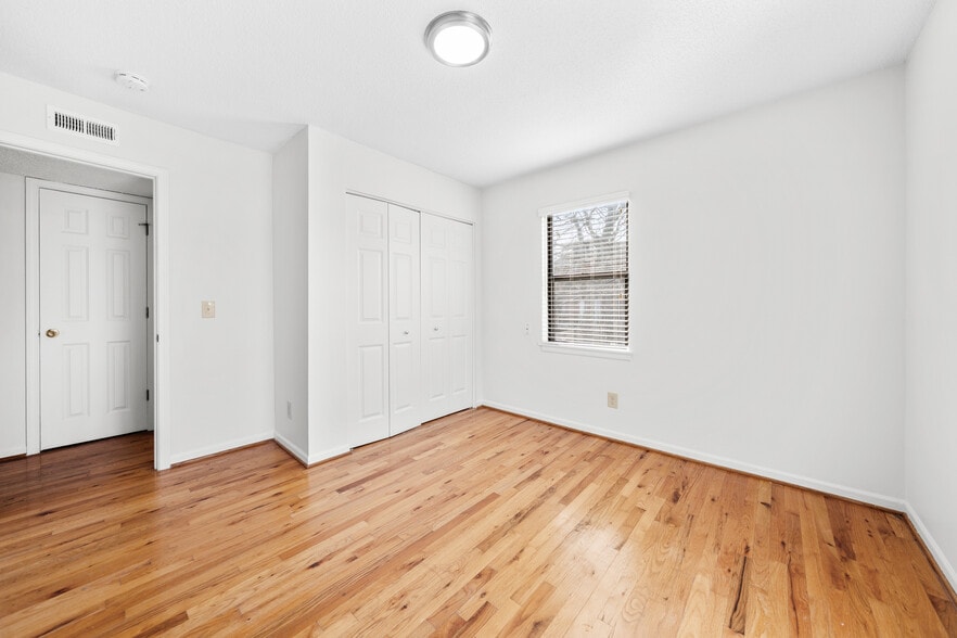 Building Photo - 4012 Oak St