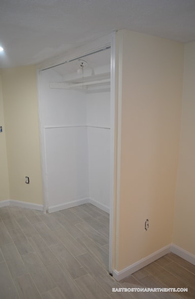 Building Photo - 31 Chelsea St