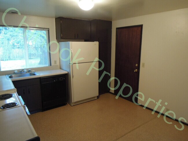 Building Photo - Charming 4 Bedroom Home in Cal Young Neighborhood