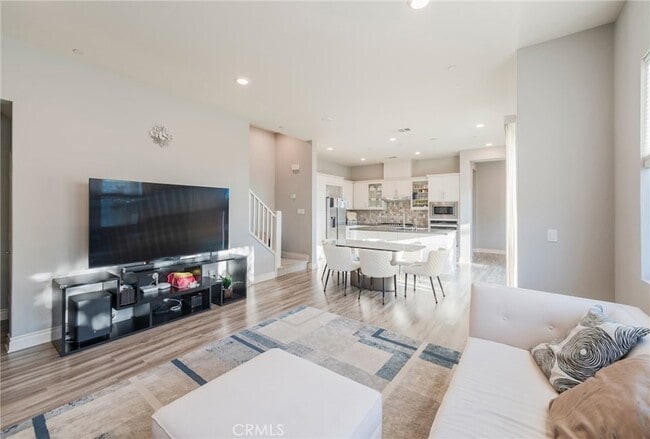 Building Photo - 102 Spectacle