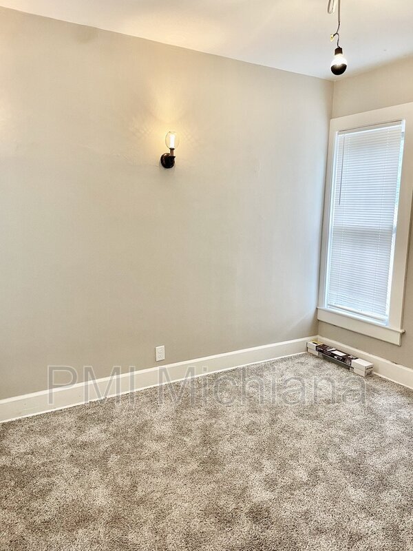 Building Photo - 514 W Madison St