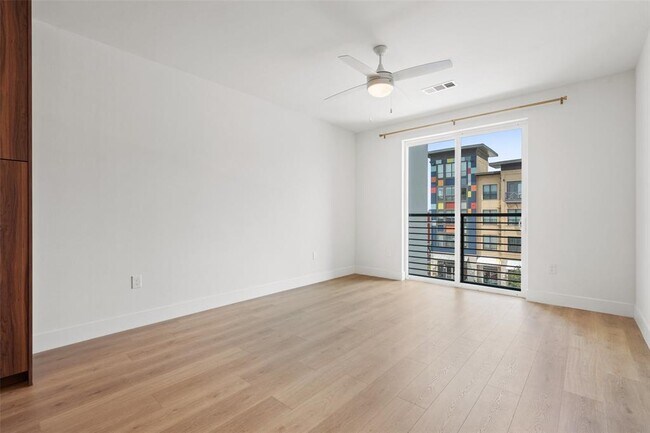 Building Photo - 1701 Simond Ave