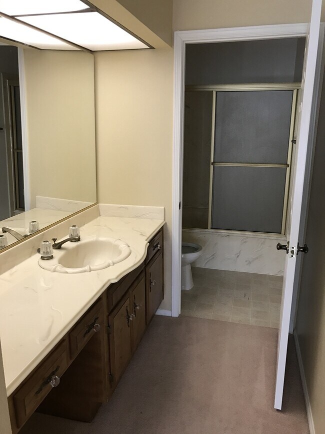 Building Photo - 2BD Condo in Silicon Beach Area Available ...