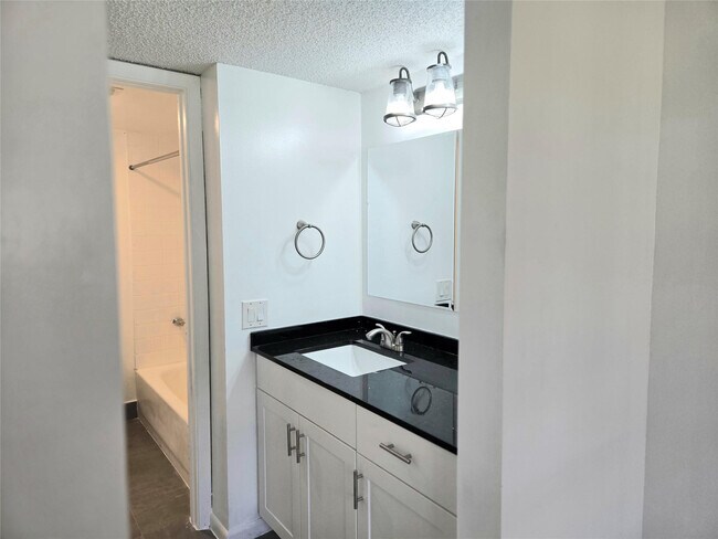 Building Photo - 1100 NW 87th Ave