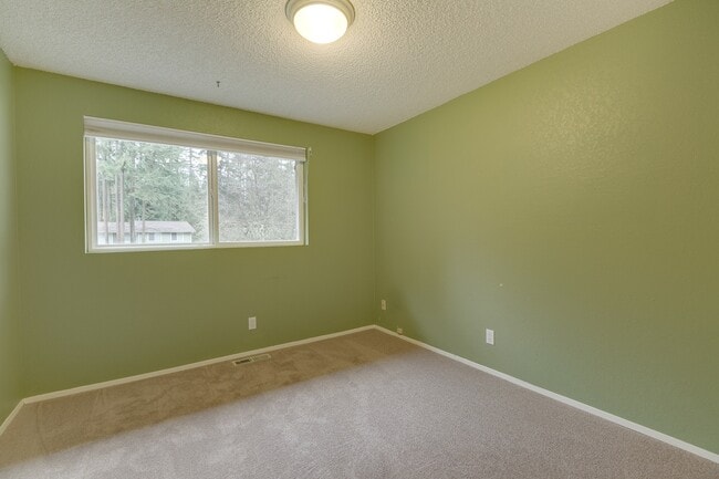 Building Photo - Beautiful 4 bedroom house with large backyard for rent in Sammamish!