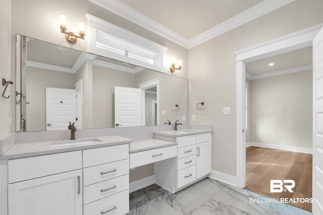Building Photo - 27085 Park Dr