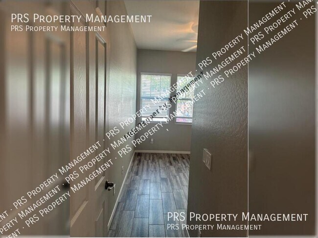 Building Photo - 4225 E Ronald St