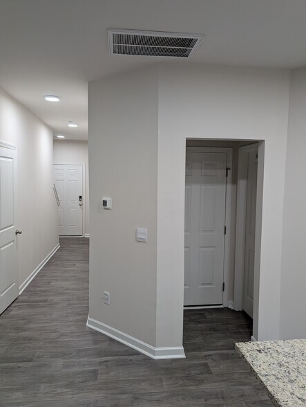 Building Photo - 5405 Henley Ridge Dr