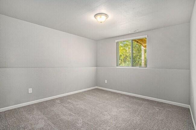 Building Photo - 3143 Alder Dr SW