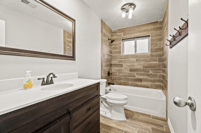 Building Photo - 3877 Pecan Cir