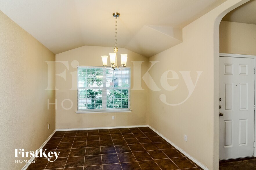 Building Photo - 7106 Phoebe View