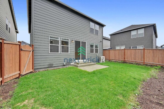 Building Photo - Modern 4-Bedroom Home in Rainier Ridge