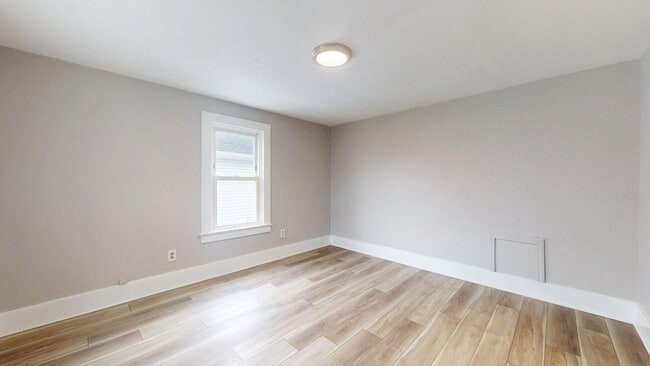 Building Photo - 1031 W.9th St.