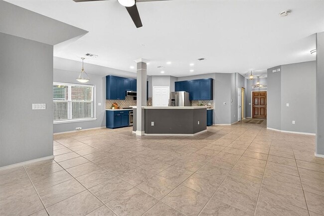 Building Photo - 516 Carismatic Ln