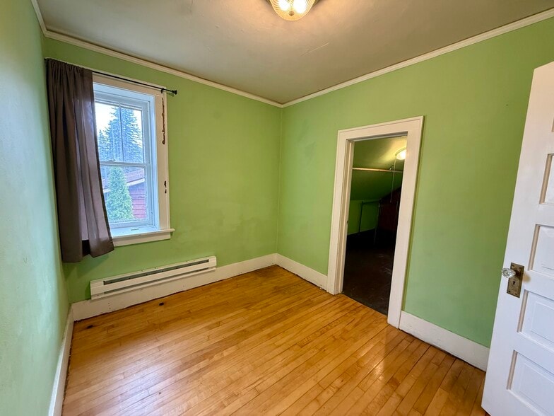 Building Photo - 657 Lake Ave