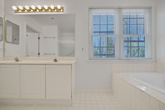 Building Photo - 655 Lancaster St