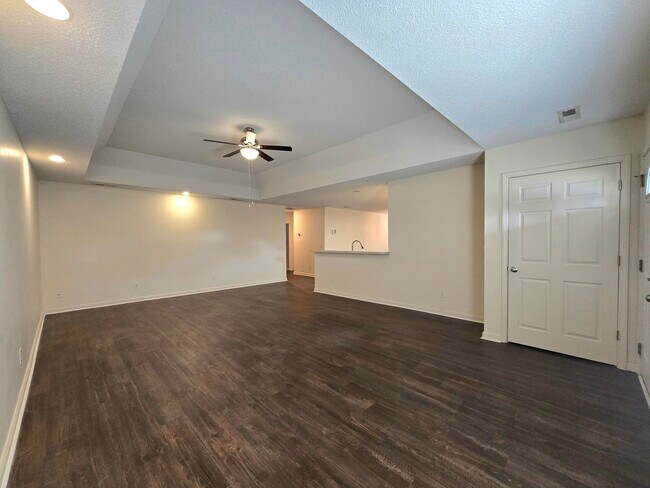 Building Photo - 3682 Beacon Dr