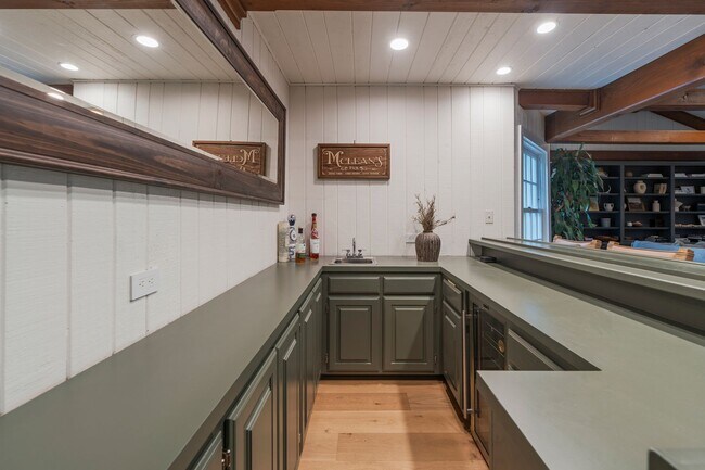 Building Photo - Beautiful Tarzana Rental!