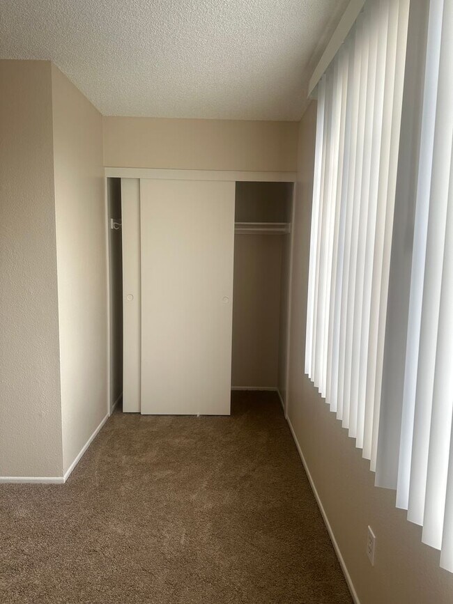 Building Photo - Charming 3-Bed/2.5-Bath Townhome with 2-Car Garage in Garden Grove