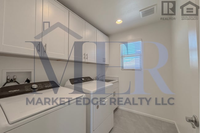Building Photo - 4Bed/3Bath Home at I10/Wilmot Rd! $199 MOV...
