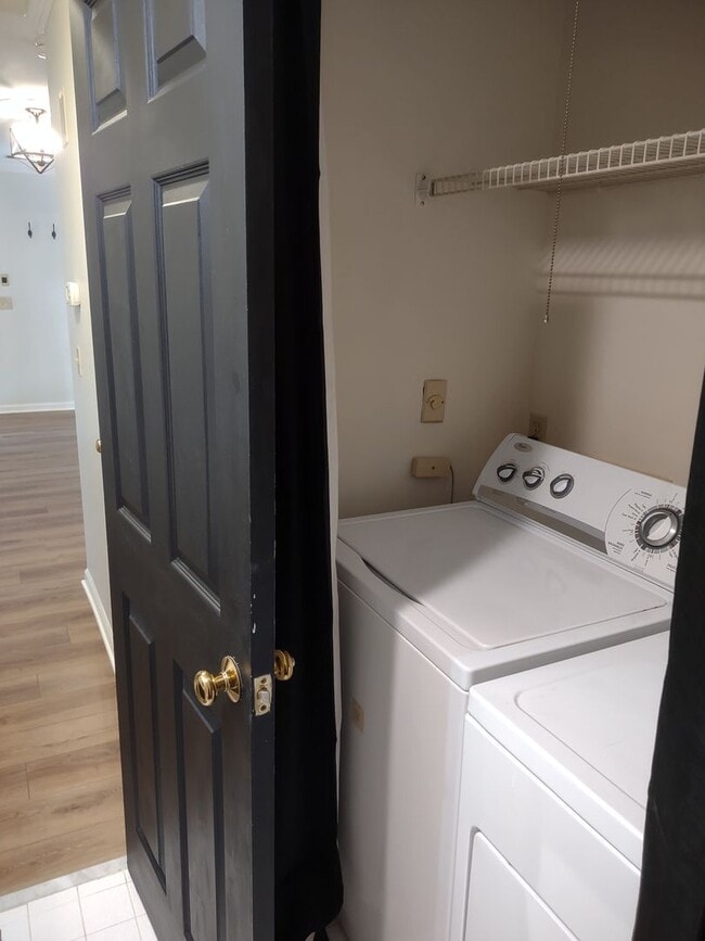 Building Photo - Adorable Two Bedroom Two Bath Condo - Just...