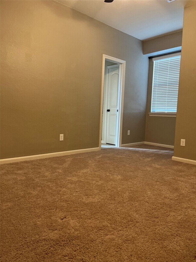 Building Photo - 12250 La Strada St