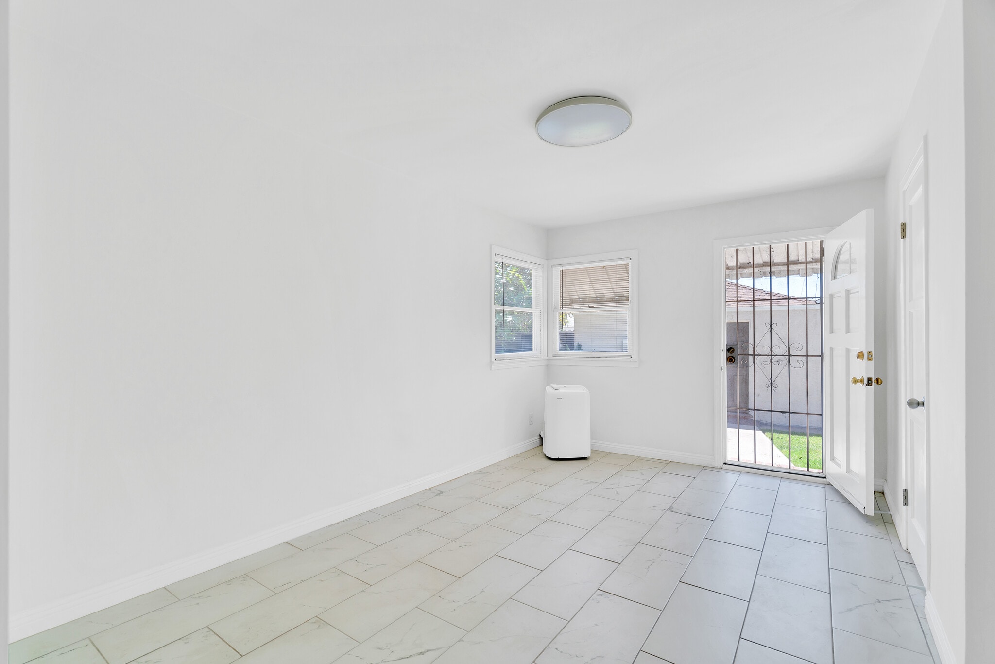 family room and rear yard doorway - 2935 Westwood Blvd