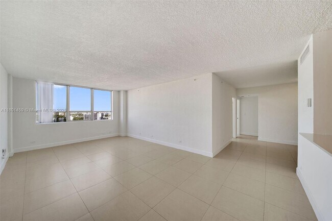 Building Photo - 1500 Bay Rd