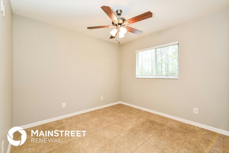 Building Photo - 802 W 11th St