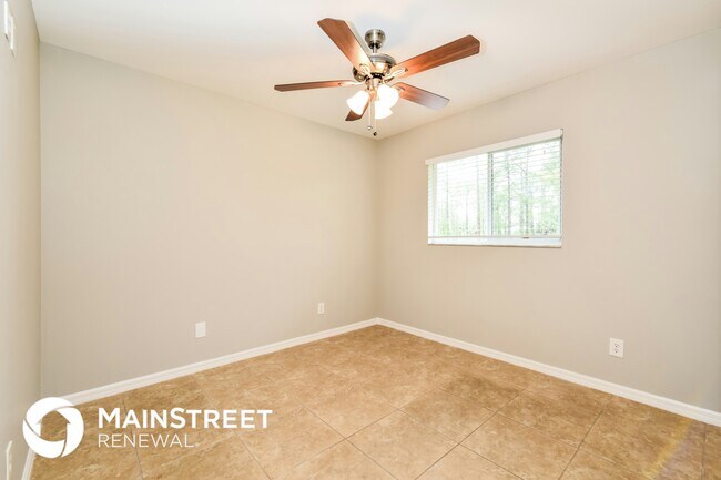 Building Photo - 802 W 11th St