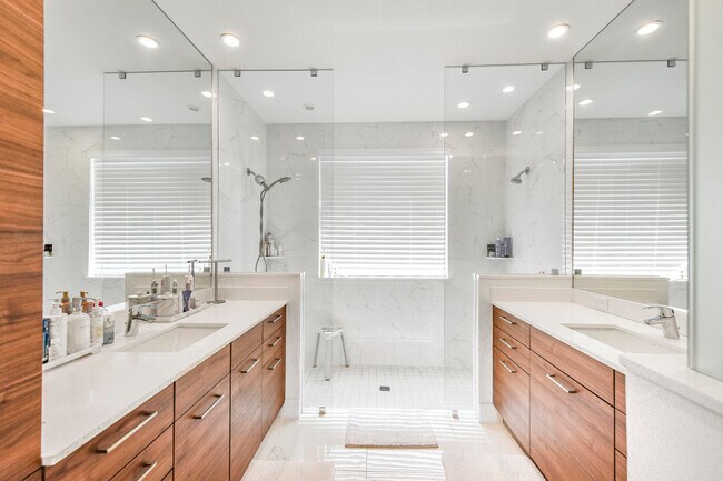 Building Photo - 4030 NW 18th Way