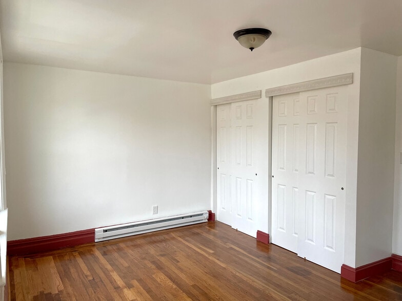 Building Photo - 2565 Radcliff Ave