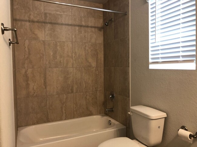 Building Photo - Town home for rent