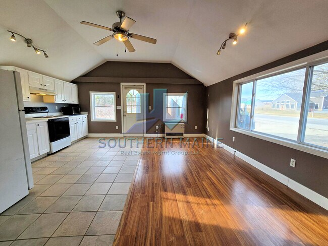 Building Photo - 392 Roosevelt Trail