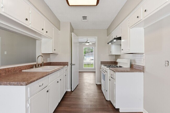 Building Photo - 3120 Royal St